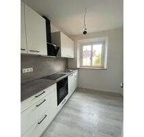 Sanierte 3 Zimmerwohnung mit EBK und Balkon - Hof Christiansreuth
