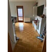 Gemütliche 3 Zimmer-Wohnung mit Kamin und Wintergarten - Helsa