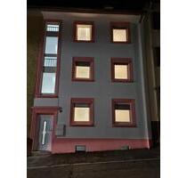 HOCHWERTIG SANIERTE 2-ZI-WOHNUNG -EG zu vermieten - Pirmasens