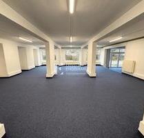 Flexible Gewerbeeinheit mit großen Kursräumen, Bürozimmern und Stellplätzen - Kitzingen