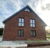 RESERVIERT ! Neubau - Doppelhaushälfte der Extraklasse mit ausgebautem Dachboden! - Stade Altländer Viertel