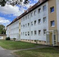 Preiswerte und individuelle, sanierte 2-Zimmer-Erdgeschoss-Wohnung, zu sofort anmietbar! - Lübeck Sankt Lorenz Nord