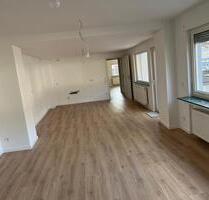 Großzügige 4-Zi-Wohnung mit zwei Balkonen im Herzen von Dernau