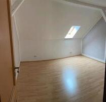 3 Raum Dachgeschoss Wohnung - 419,00 EUR Kaltmiete, in Reichenbach im Vogtland (PLZ: 08468)