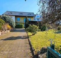 Souterrainwohnung mit Terrasse, Garten und Carport in Unkel