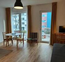 hell und gemütlich möblierte Studio-Wohnung mit Küche und Balkon - Berlin Tempelhof-Schöneberg