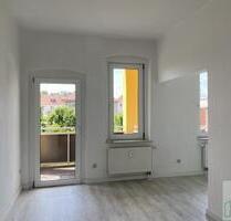Für Sie zum Einzug bereit! Großzügige und schicke 3-Raum-Etagenwohnung mit Balkon im 1. OG zu vermieten! - Löbau