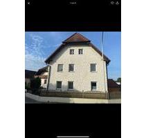 Altes Renovierung bedürftiges Haus mit großem Grundstück n - Abensberg