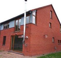 Doppelhaushälfte im Auetal mit Doppelcarport und Kamin BJ 1995