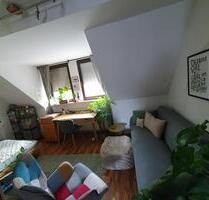 Helle Dachwohnung ca. 45 Quadratmeter, Dachgauben, Autostellplatz - Neuendettelsau