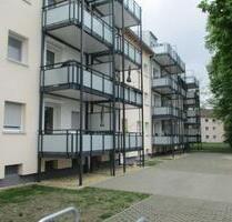 Ihre neue Wohnung: Renovierte 2-Zimmer-Wohnung mit Balkon und Einbauküche! - Kumhausen