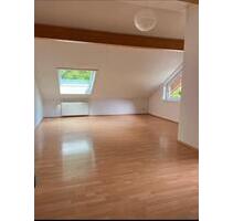 2 Zimmer DG Wohnung mit Balkon - 1.200,00 EUR Kaltmiete, ca.  90,00 m² in Moosach (PLZ: 85665)
