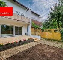 Bad Homburg: Reihenmittelhaus - Raumwunder mit kleinem Garten und 2 Stellplätzen - Bad Homburg vor der Höhe Gonzenheim