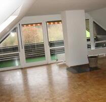 Helle Dachgeschosswohnung mit Balkon & PV-Strom –Raindorf - Veitsbronn