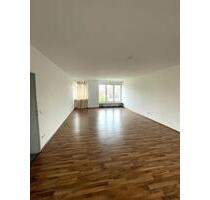 Großzügige 4 Zimmer Wohnung zu vermieten ( WG geeignet) - Bayreuth Meyernberg