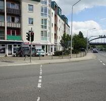 Große, helle Gewerbefläche mit großen Schaufenstern direkt an der Planitzer Straße in Zwickau