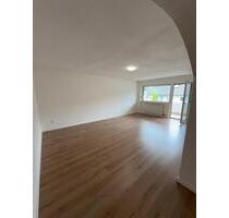 Renovierte 3 Zimmer Wohnung mit 2 Balkonen, Stellplatz in Brühl