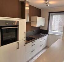 Gepflegte und ruhige 2 Zimmer Wohnung mit EBK, Balkon und Garage - Saarbrücken Scheidt