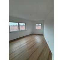 Frisch sanierte 2 Zimmer Wohnung mit Aufzug, Heynestraße 48 - Nürnberg Falkenheim