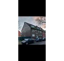 Mehrfamilienhaus mit 2 Garagen In Hamborn - Duisburg