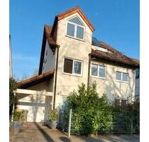 Lichtdurchflutete 3-Zimmer-Wohnung mit Galerie und Balkon in ruhiger Lage - Mannheim Niederfeld