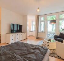 MÖBLIERT - Altbau-Apartment mit Balkon und EBK, zentral und ruhig - Berlin Treptow-Köpenick