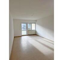 Frisch renovierte 2 Zimmer Wohnung in Dachau mit 2 Balkonen TG