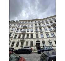 5- Zimmer Wohnung mit Altbau-Charme mit Balkon & Aufzug - Leipzig Mitte