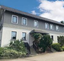 2-Zimmer-Wohnung in Ahorn mit Einbauküche und 2 Stellplätzen direkt vor dem Haus