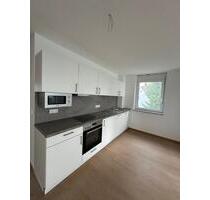 Schöne 3,5 - Zimmer Wohnung mit Balkon u. Küche, Stellplatz - Selb