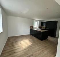 Stilvolle 4-Zimmer Erdgeschosswohnung mit Garten - Ergolding