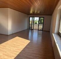 Freisbach, Schlittweg 23, 3 ZKB, Balkon ca. 95m², zvm
