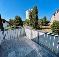 Helle Dachwohnung mit Balkon EBK und PKW-Stellplatz! - Rottendorf