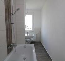 Jeder braucht eine Insel…neu sanierte 3-RW mit Wanne u. Balkon!!! - Freiberg