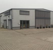 Helles, großzügiges und modernes Gewerbegebäude mit Vorplatz - Landau an der Isar