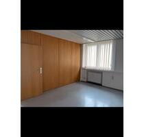 2 Büroräume ca. 35m2 - 280,00 EUR Kaltmiete, ca.  35,00 m² in Biberach an der Riß (PLZ: 88400)