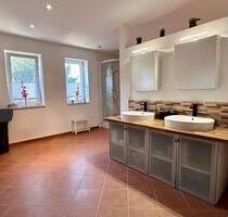 200 m² Wohnfläche pur: 6,5 Zimmer Haus in Wolfhagen-Istha