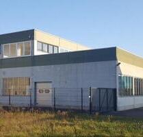 Produktionshalle mit 4 Rolltoren - Lage