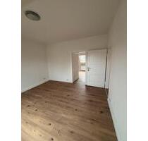 Frisch renoviert! DG 2- Zi.Whg -WG mögl. mit EBK+Garten - Neunkirchen Heinitz