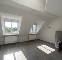 Neu renovierte 1,5 Zimmer Dachgeschoss-Maisonette Wohnung, EBK,TG - Königsbrunn