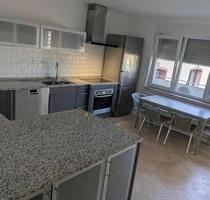 WG möglich, 5 Zimmer, 2 Bäder, 1 WC, 140 m2 Wohnung Großostheim, Balkon, voll ausgestatteter Küche