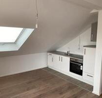Dachgeschosswohnung mit Einbauküche - Neulußheim