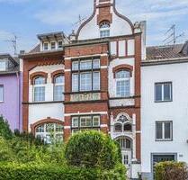 Dreiparteienhaus mit Stilfassade - Krefeld Benrad