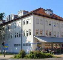 Ab Dezember 2025: Geräumige 3-Zimmer-Wohnung mit Laminatboden und Bad mit Badewanne - Senftenberg