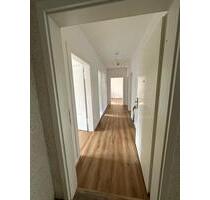 Ruhige, renovierte 3-Zi.-Mietwohnung, Balkon, Badewanne, große Küche in Arnstadt