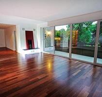 Zentral, aber im Grünen: 5,5-Zi.-Vollgeschoss • Kamin • 3 Balkone - Hamburg Groß Borstel