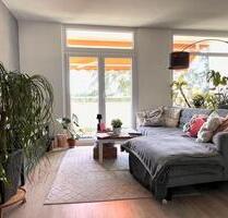 Lichtdurchflutete, tolle 2,5 Zimmer Wohnung mit großem Südlage Balkon in Bargteheide