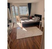 Eine 1 Zimmer Wohnung möbliert mit Balkon zu vermieten - München Au-Haidhausen