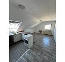 Charmante Dachgeschosswohnung - 700,00 EUR Kaltmiete, ca.  70,00 m² in Schweinfurt (PLZ: 97421) Gartenstadt