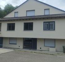 2,5-Zimmer-Dachgeschosswohnung mit Balkon und Einbauküche in Stut - Stuttgart Mühlhausen